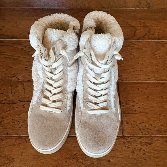 Dolce Vita Plush Lace Up High Top Sneakers. Size 9. NWOT. - Picture 2 of 4